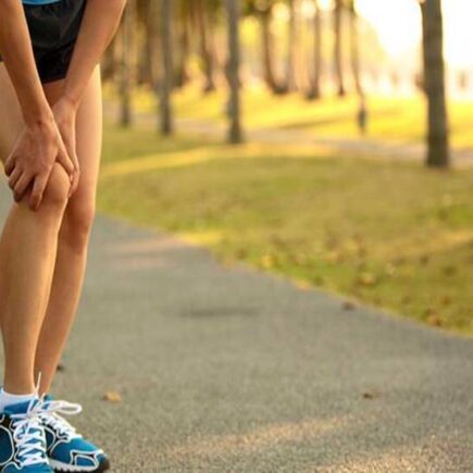 अगर आप भी जो़ड़ो के दर्द से है परेशान, तो इस तरह योग कर आसान बनाएं जिंदगी