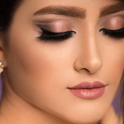 पार्टी में जाने के लिए इस तरह का करें मेकअप, स्किन टोन पर करेगा सूट