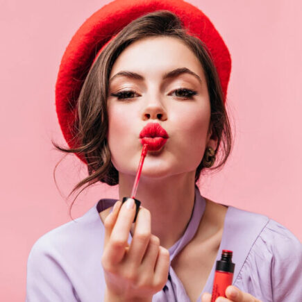 अगर हो सुंदर त्वचा, तो इन लिप शेड्स को करें इगनोर, जानियें क्यों