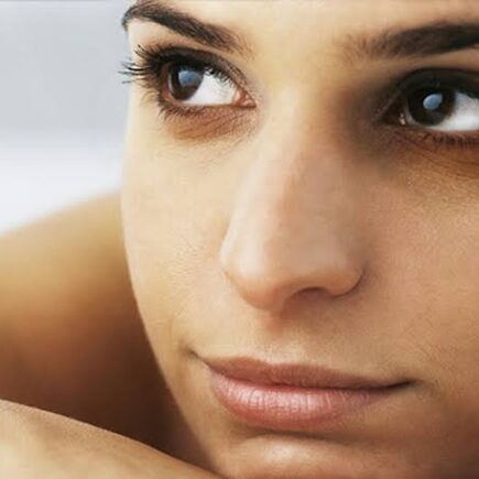 आंखो के नीचे है काले घेरे, तो हटाएं इन उपाय के जरिये, जानियें कैसे