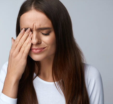 आखों में बार-बार होती है खुजली की समस्या, तो अपनाएं ये तरीका