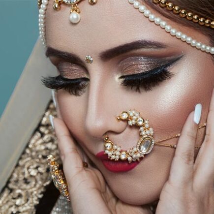 शादी के समय ब्राइडल मेकअप करते समय इन बातों का रखें ध्यान, जानियें कैसे