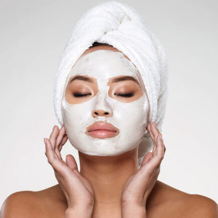 अगर इस्तेमाल कर रही है फेस पैक, तो इन चीजों का प्रयोग करना हो सकता है हानिकारक