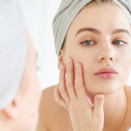 स्किनकेयर रूटीन अपनाने के बाद भी बेजान चेहरा आ रहा नजर, तो ऐसे करें ठीक