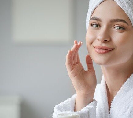 बढ़ती उम्र में ऐसे रखे त्वचा का ख्याल, बस अपनाएं ये टिप्स, पढ़िये