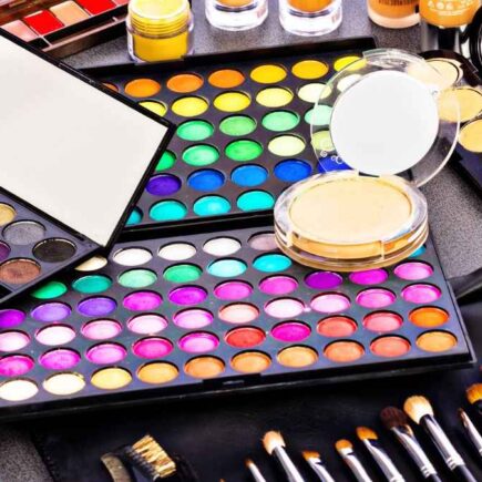 मेकअप किट पर रखिये ये चीज, होती है जरूरी, जानियें कैसे