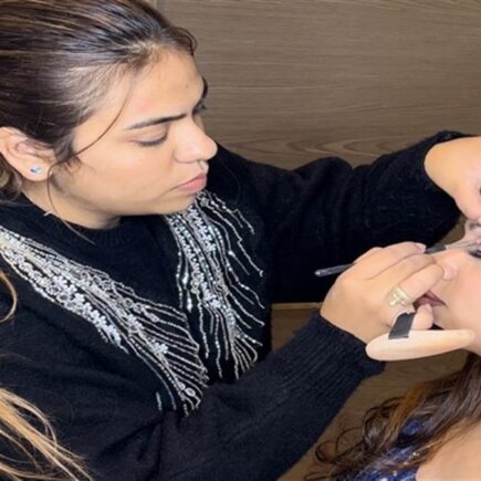 मेकअप करते समय फॉलो करें ये टिप्स, अलग आएंगी नजर, पढ़िये