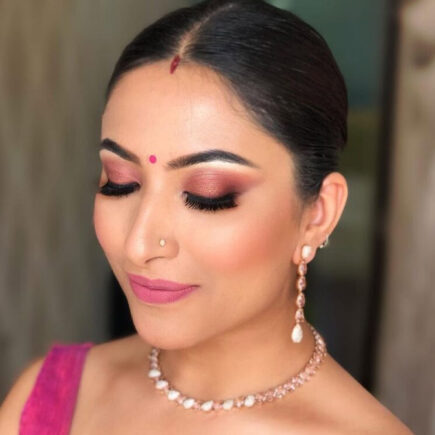 अपने मेकअप को दे परफेक्ट लुक, अप्लाई कर सकती है डिफरेंट कलर, जानिये