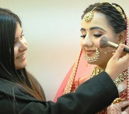 ऐसे करे मेकअप का सही चुनाव, शादी में दिखेंगी अलग