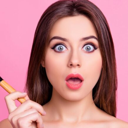 गंदे ब्रश से मेकअप करना डाल सकता है दिक्कत में, जानिये इसके बारे में