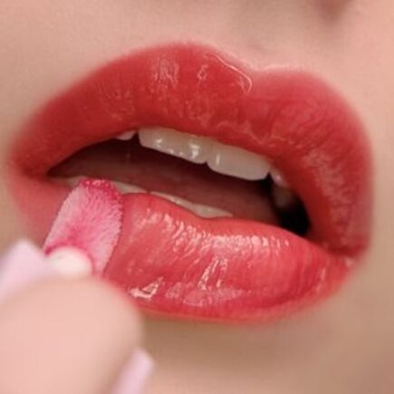 इस तरह अप्लाई करें विंटर लिपिस्टिक शेड्स, ऐसे करे कलर का चयन