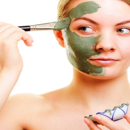 ये फेशियल चल रहा ट्रेंड् में, ऐसे घर पर पा सकती है ग्लो, जानिये इसके पीछे के राज