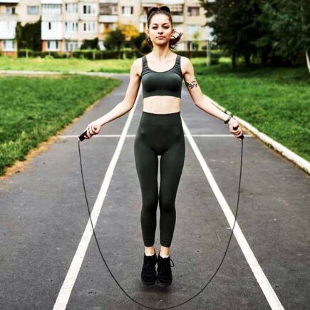 रोजाना कूदे रस्सी, कैलोरी होगी बर्न, होते है बहुत सारे फायदे